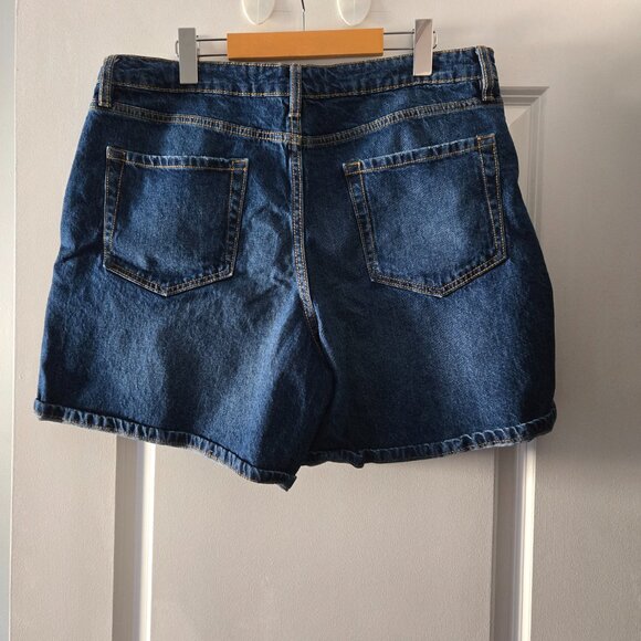 Love Culture Denim Shorts Size 13 - Picture 2 of 3